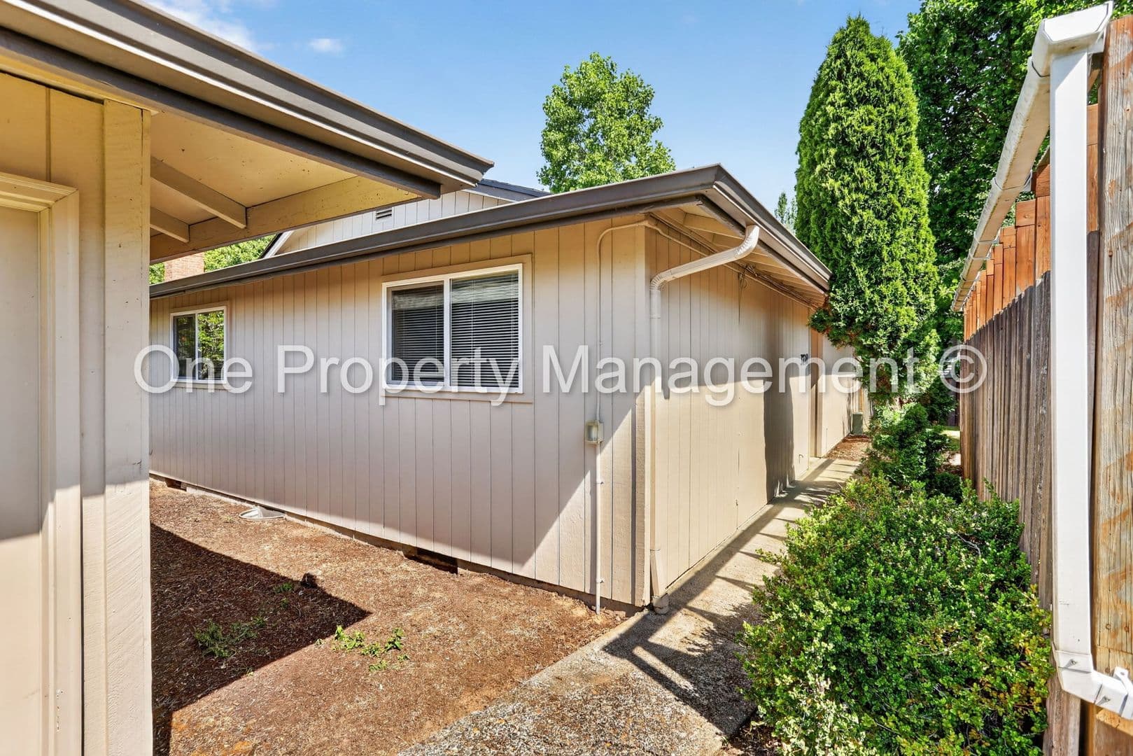 Vancouver Condo: 3738 NE 45th St