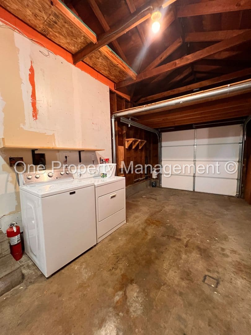 Longview House: 306 Douglas St
