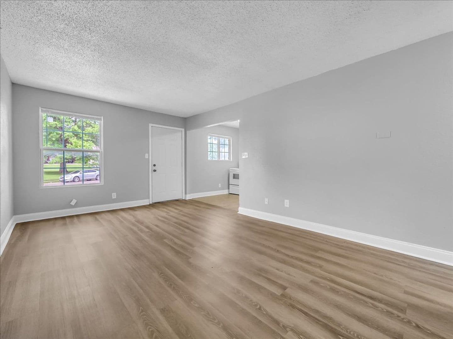 Harrisonville Apartment: 2001 Chateau Dr L