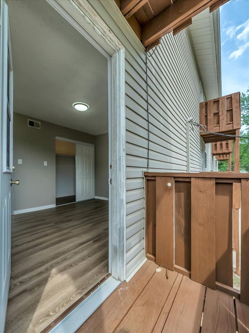 Harrisonville Apartment: 2001 Chateau Dr L