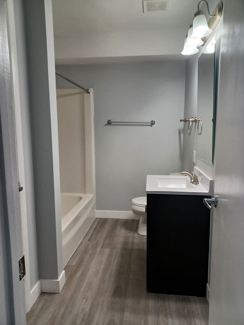 Ankeny Apartment: 1713 NW Pine Road