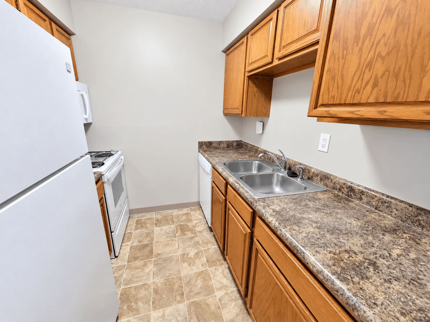 Ankeny Apartment: 1002-1004 SE Belmont Dr
