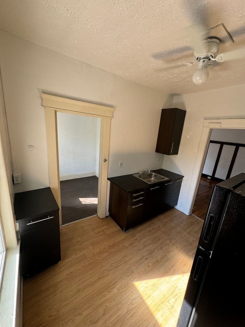 Cleveland Apartment: 11115 Detroit Ave