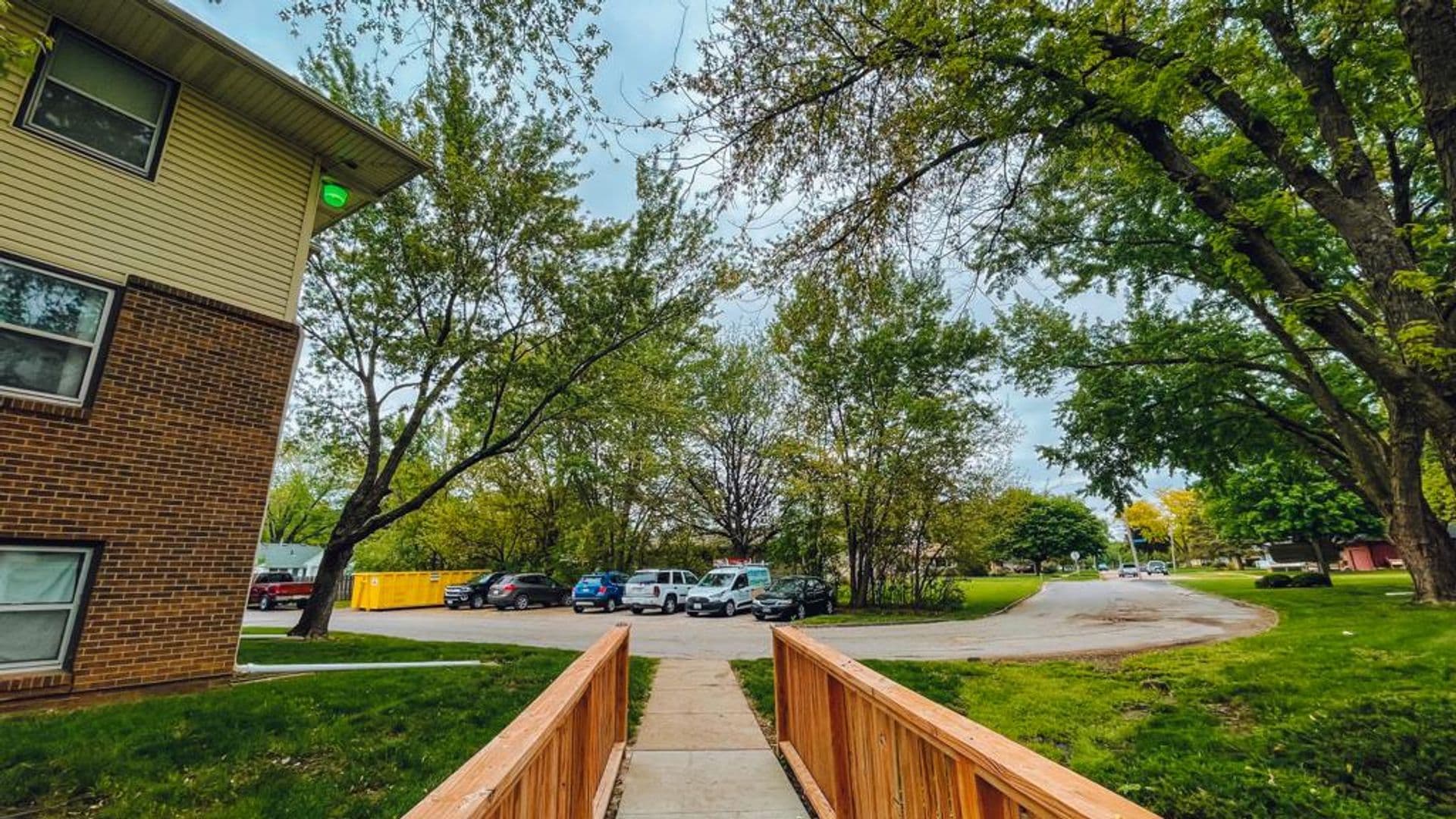Ankeny Apartment: 1002-1004 SE Belmont Dr