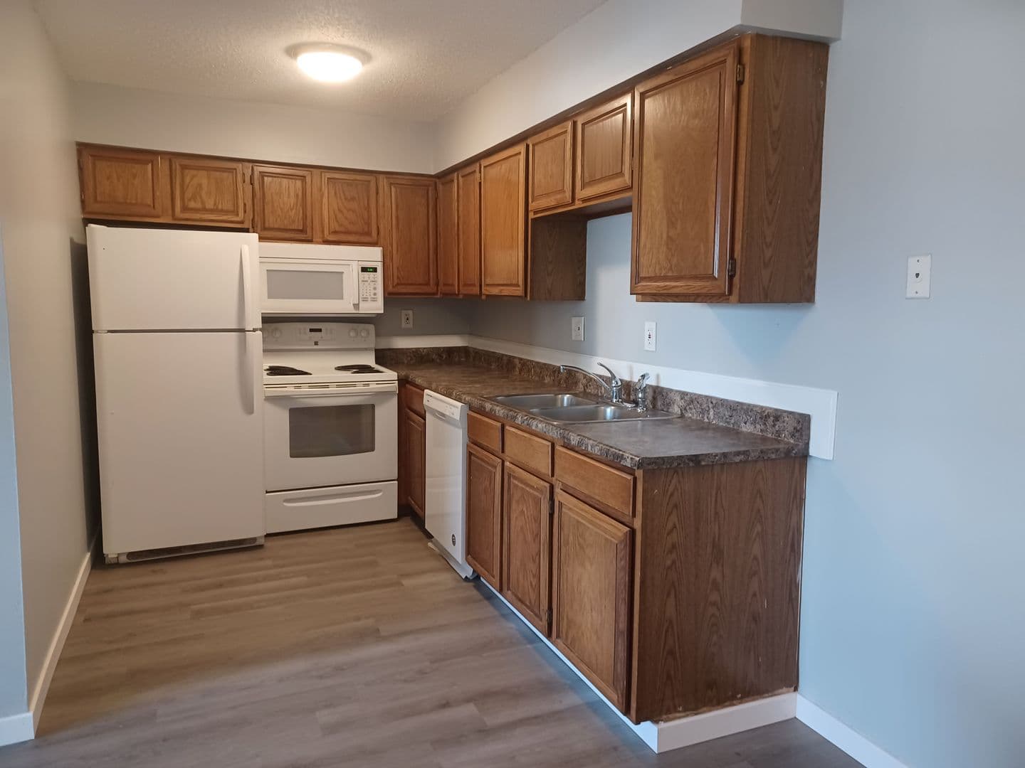 Ankeny Apartment: 1002-1004 SE Belmont Dr
