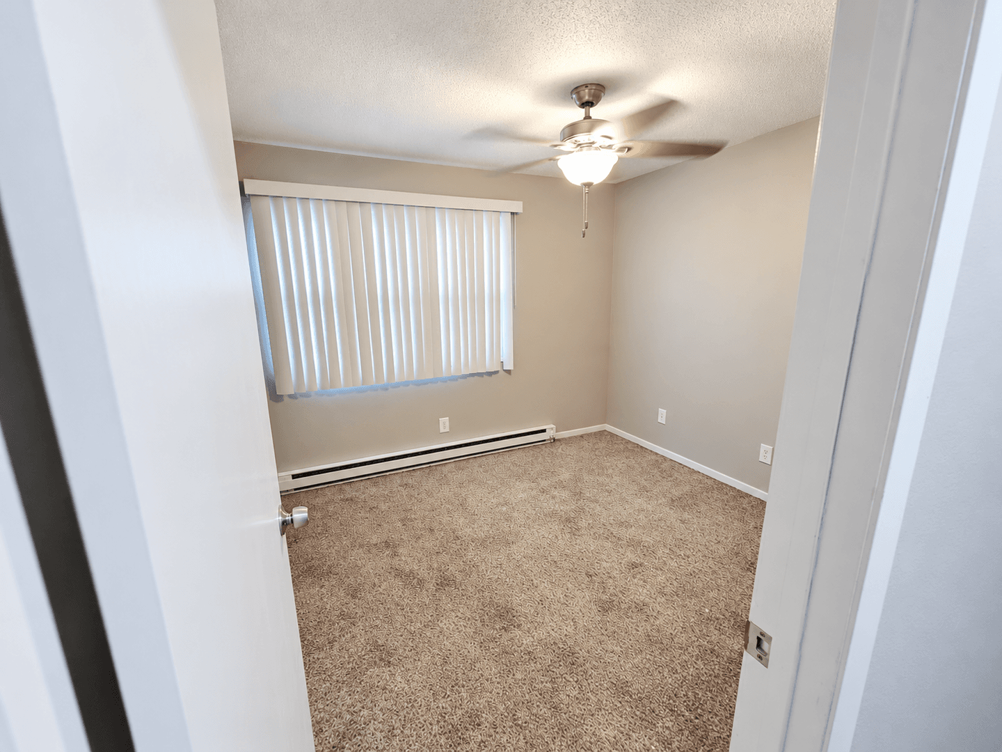 Ankeny Apartment: 1002-1004 SE Belmont Dr