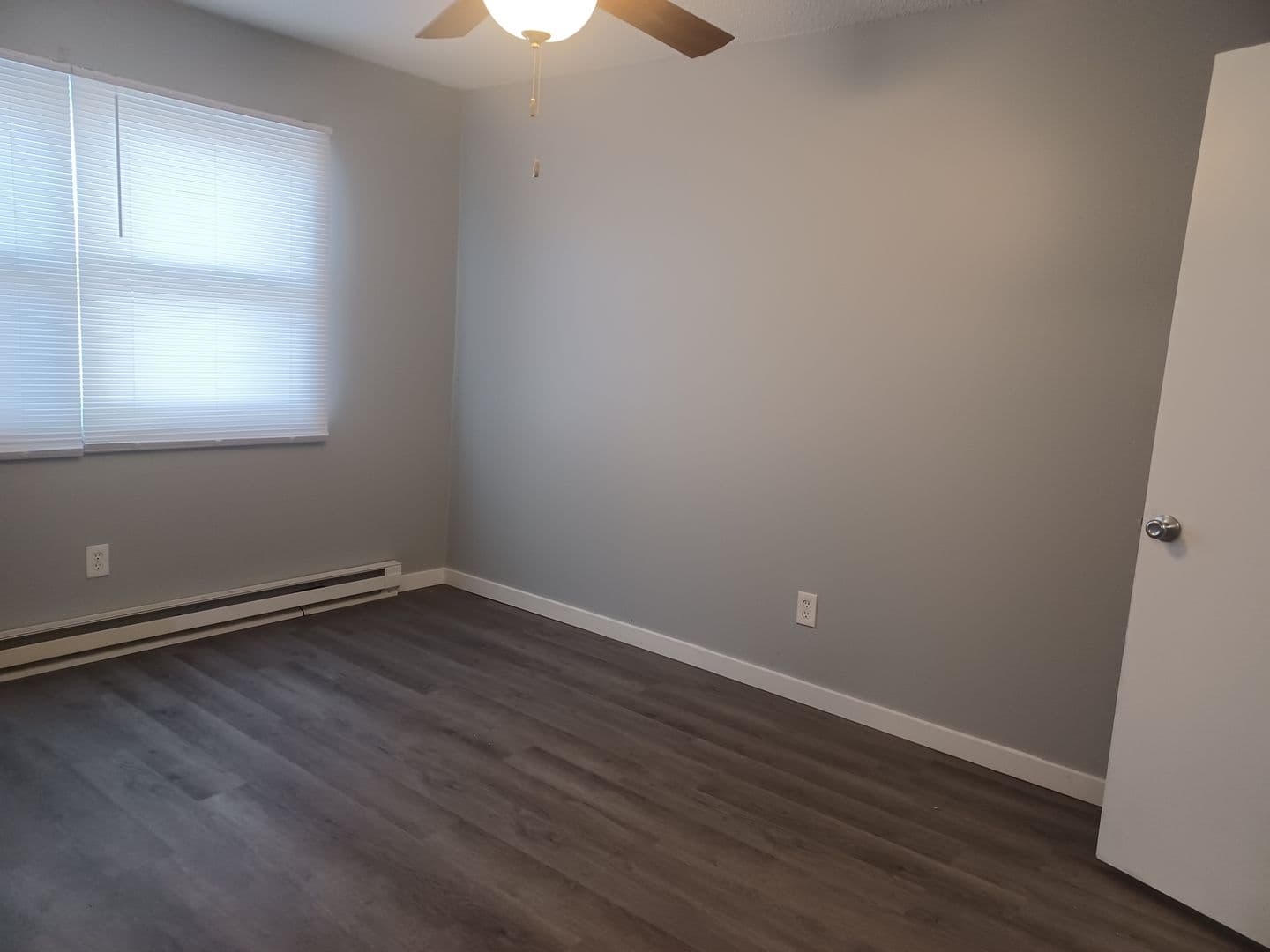 Ankeny Apartment: 1002-1004 SE Belmont Dr