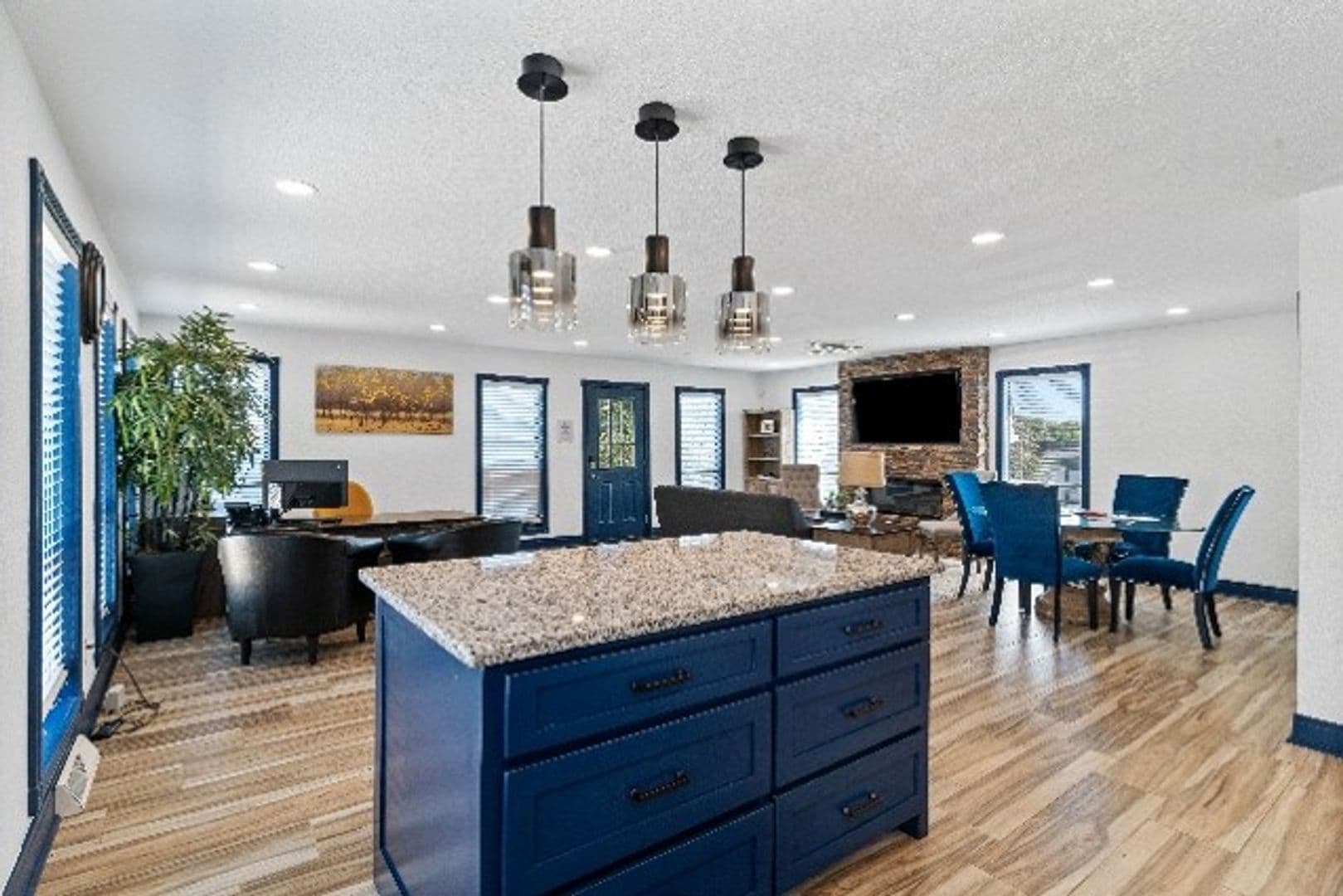 Independence Apartment: 3926 s Redwood Dr