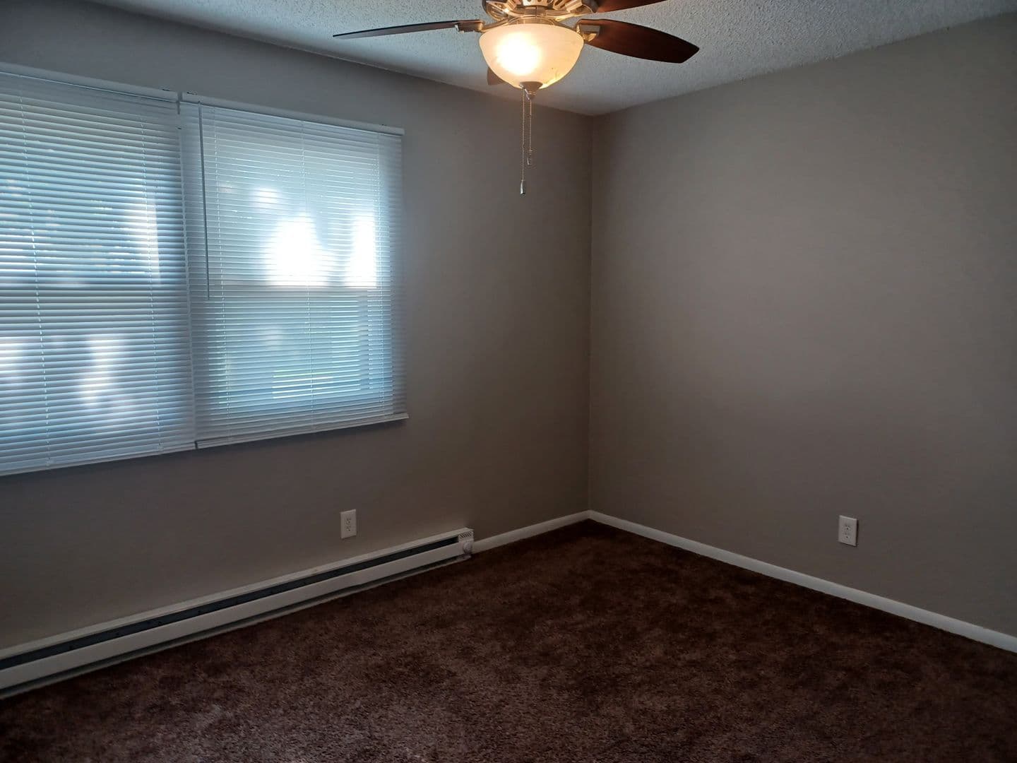 Ankeny Apartment: 1002-1004 SE Belmont Dr