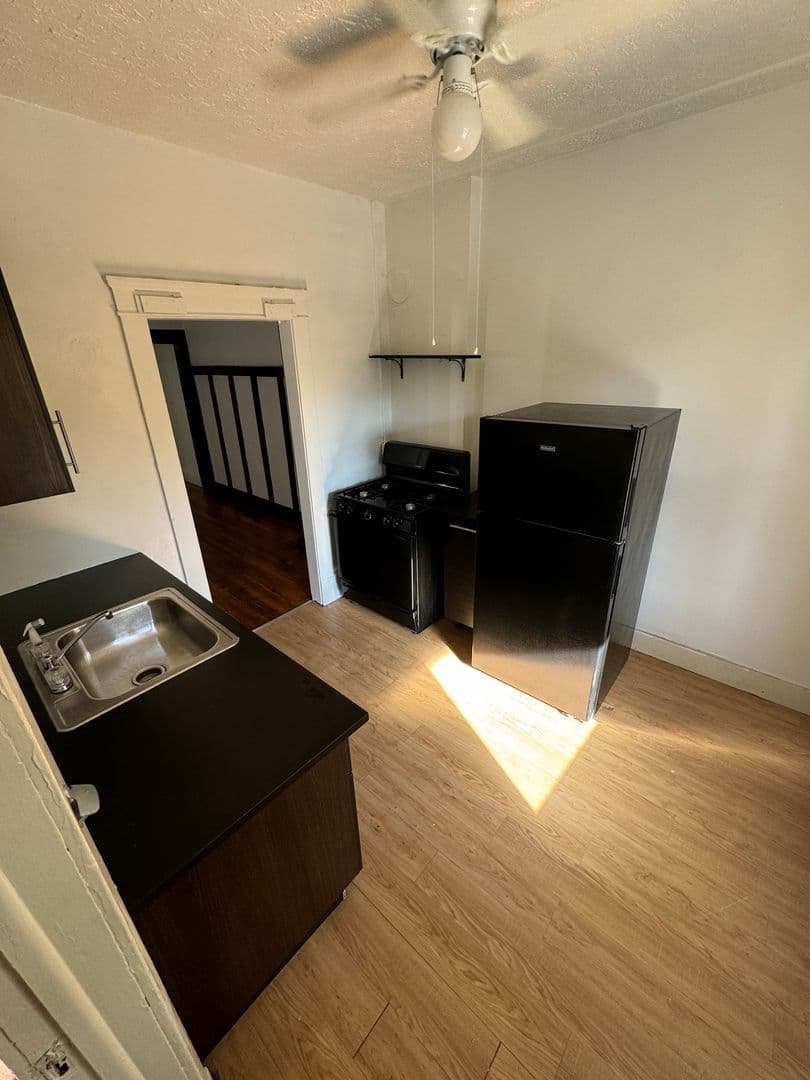 Cleveland Apartment: 11115 Detroit Ave