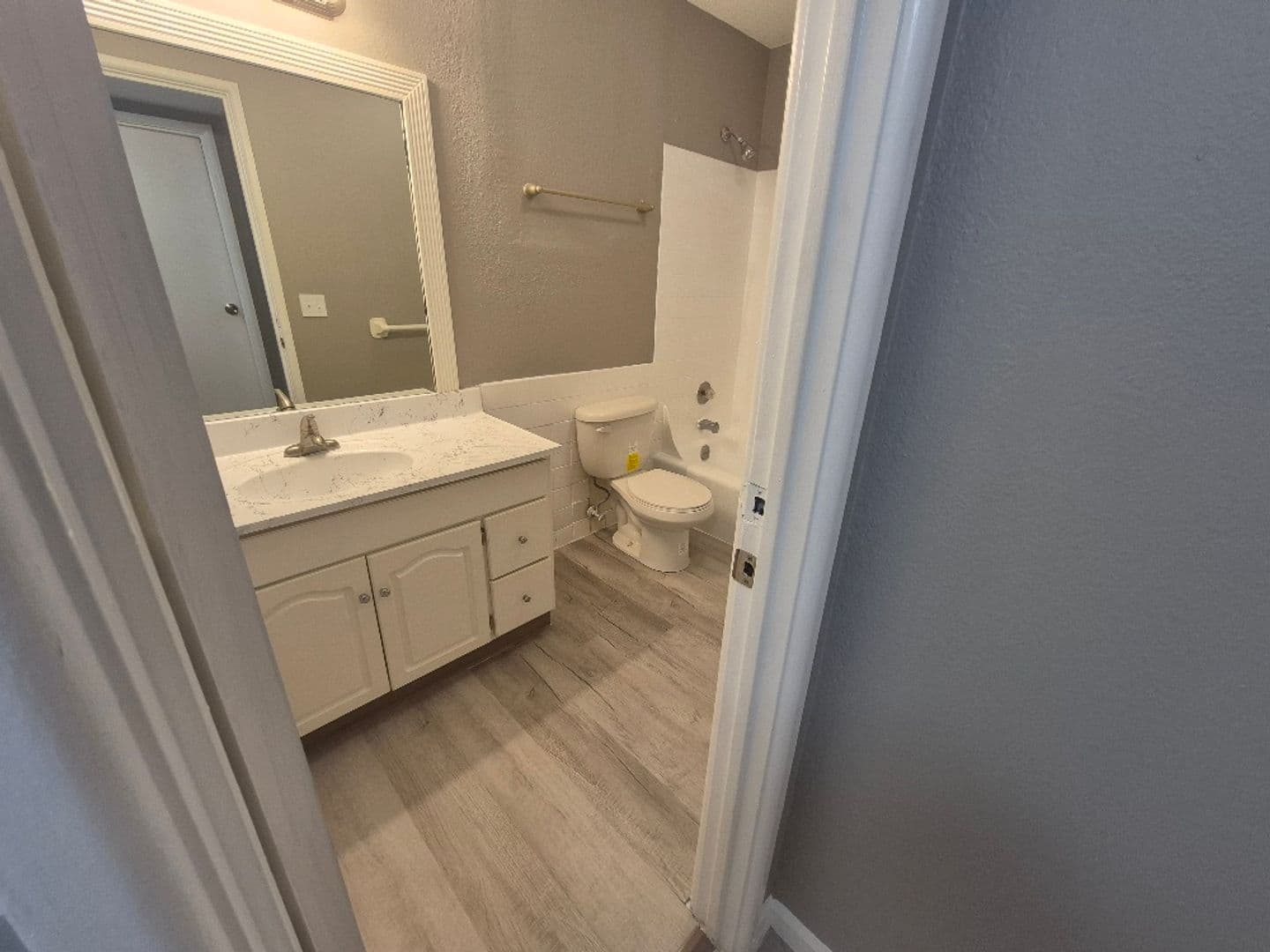 Independence Apartment: 3926 s Redwood Dr