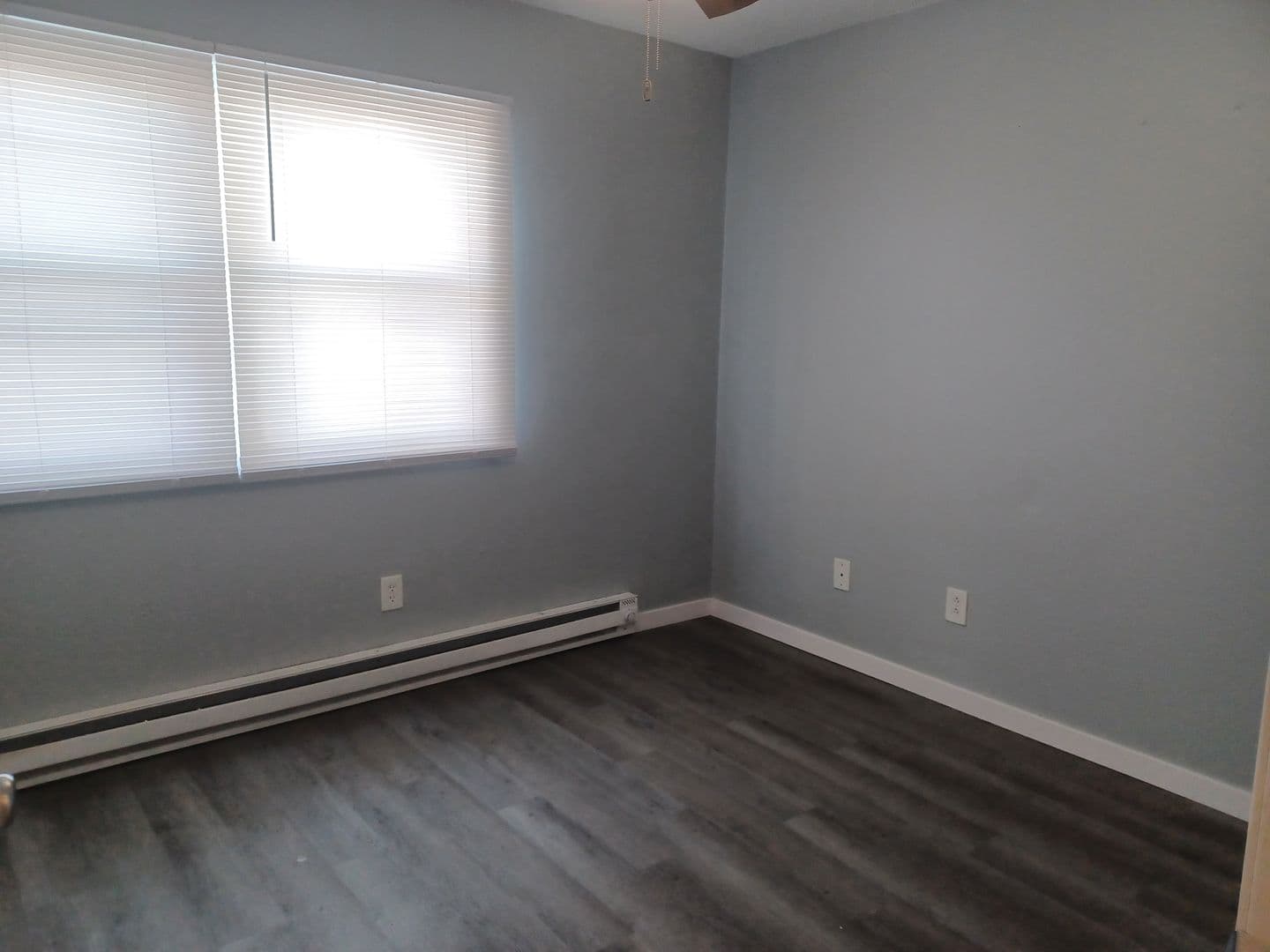 Ankeny Apartment: 1002-1004 SE Belmont Dr