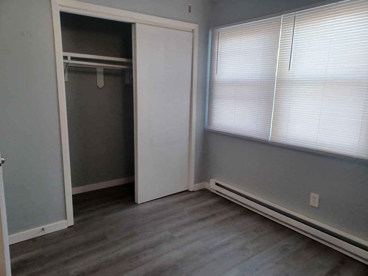 Ankeny Apartment: 1002-1004 SE Belmont Dr