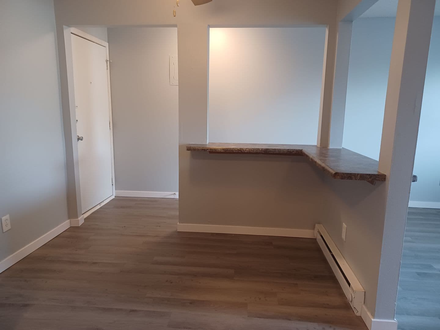 Ankeny Apartment: 1002-1004 SE Belmont Dr