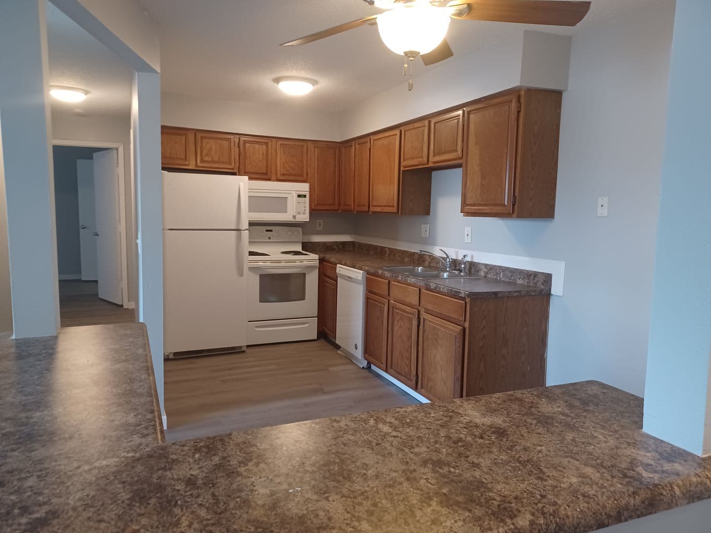Ankeny Apartment: 1002-1004 SE Belmont Dr
