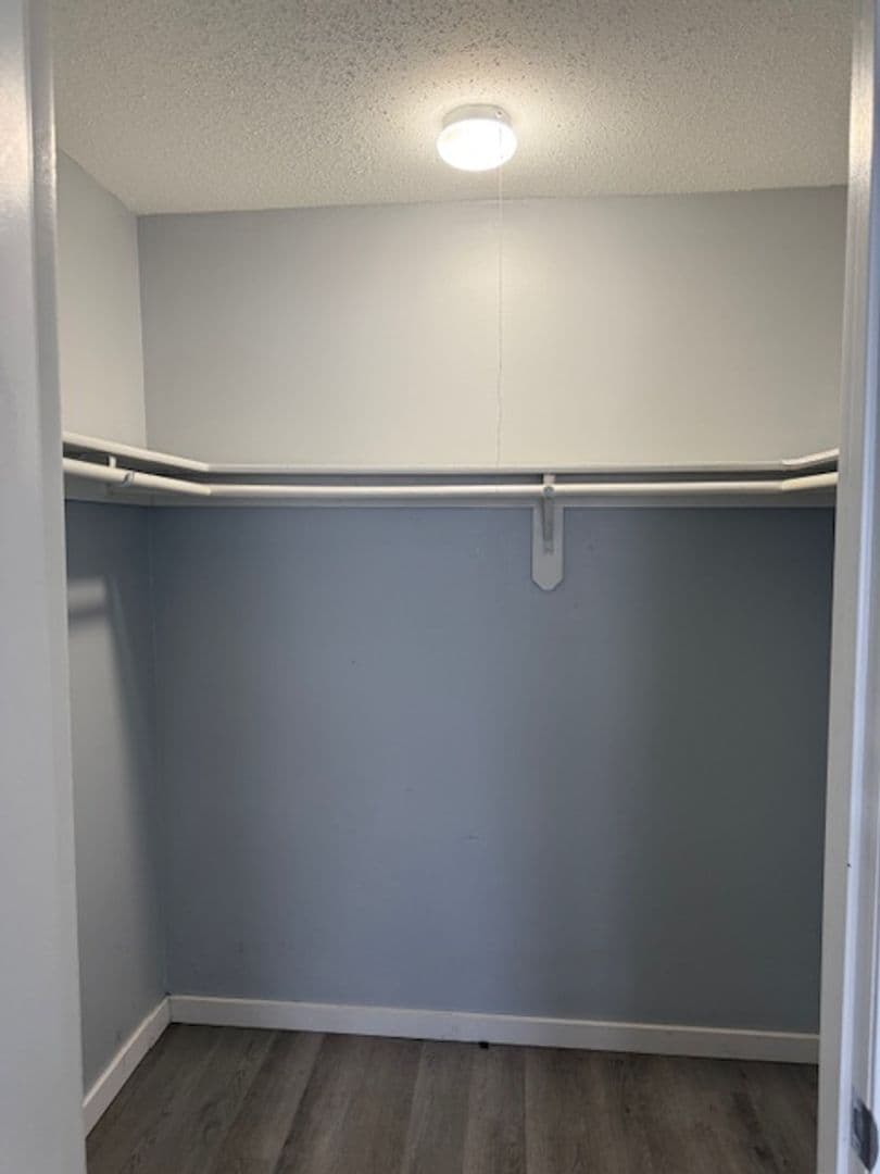 Ankeny Apartment: 1002-1004 SE Belmont Dr