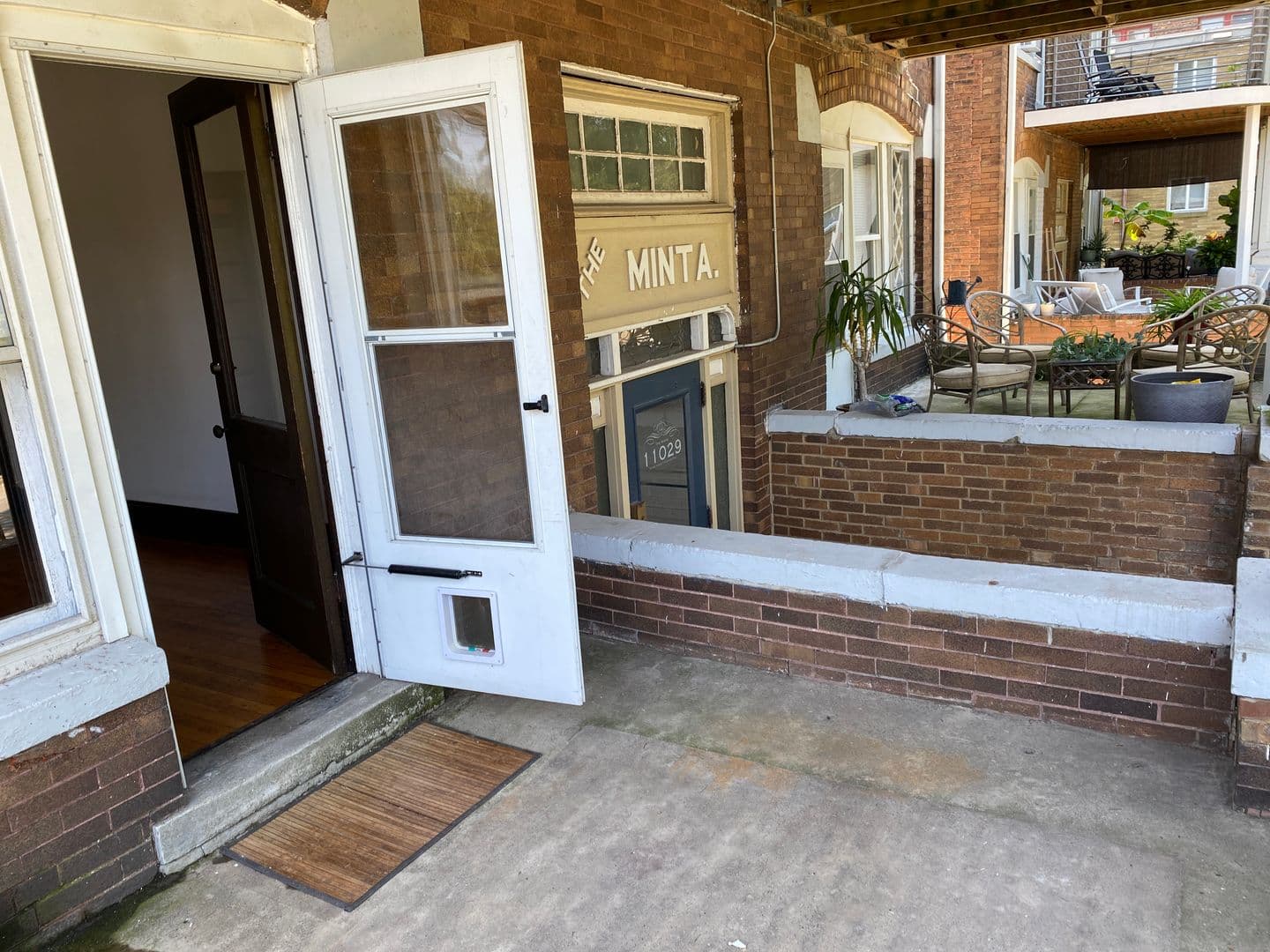 Cleveland Apartment: 11115 Detroit Ave