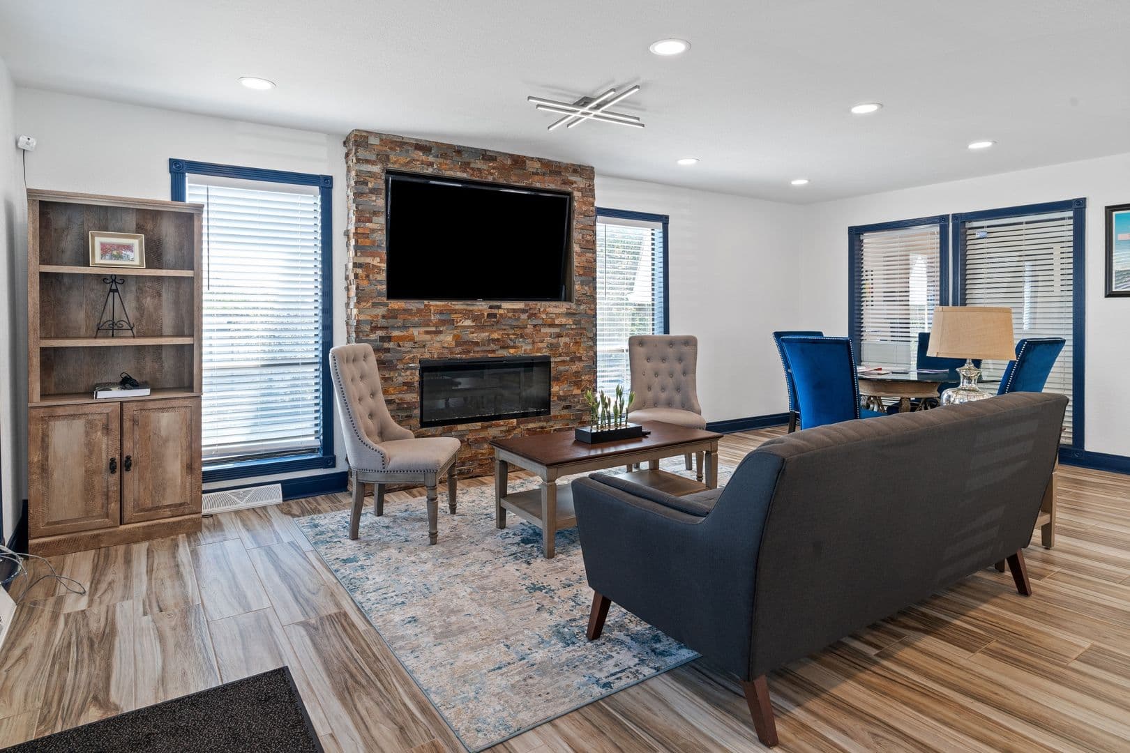 Independence Apartment: 3926 s Redwood Dr