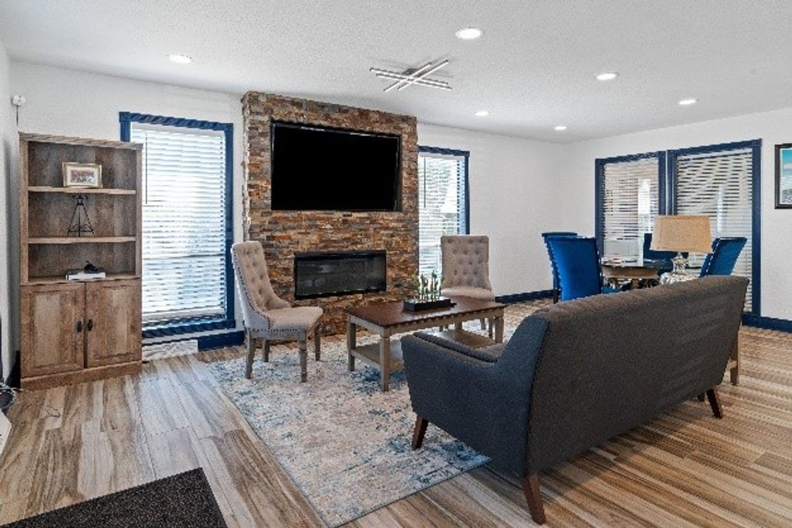 Independence Apartment: 3926 s Redwood Dr