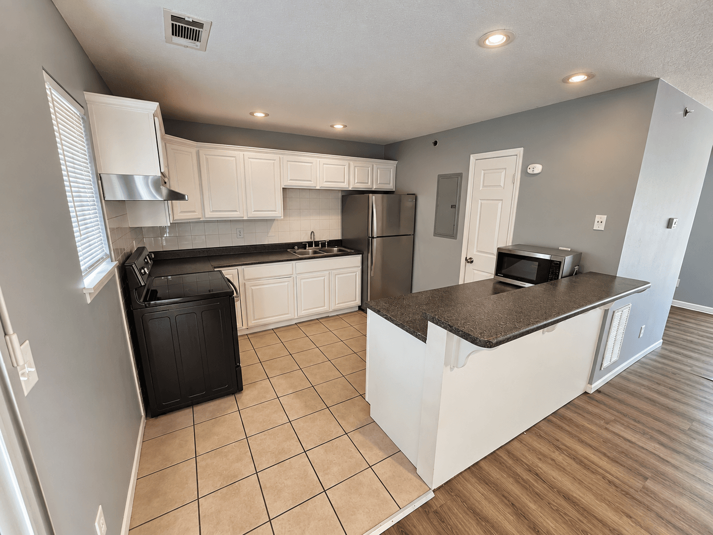 Shawnee Apartment: 10900 Oasis Court