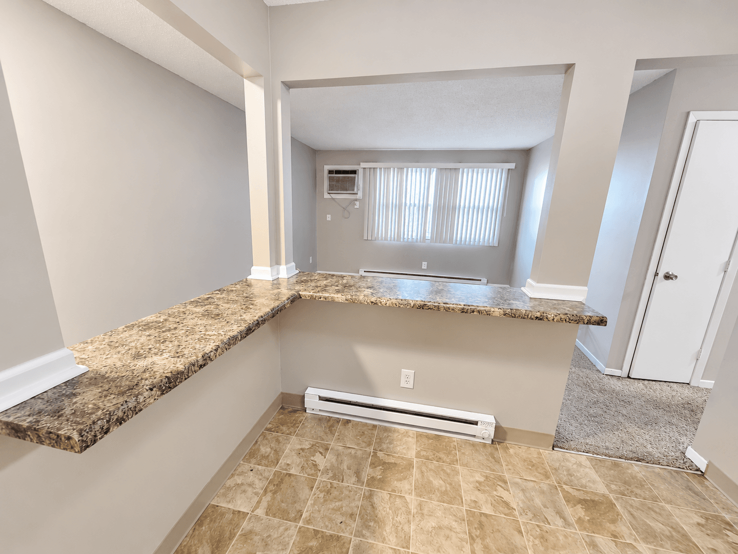 Ankeny Apartment: 1002-1004 SE Belmont Dr