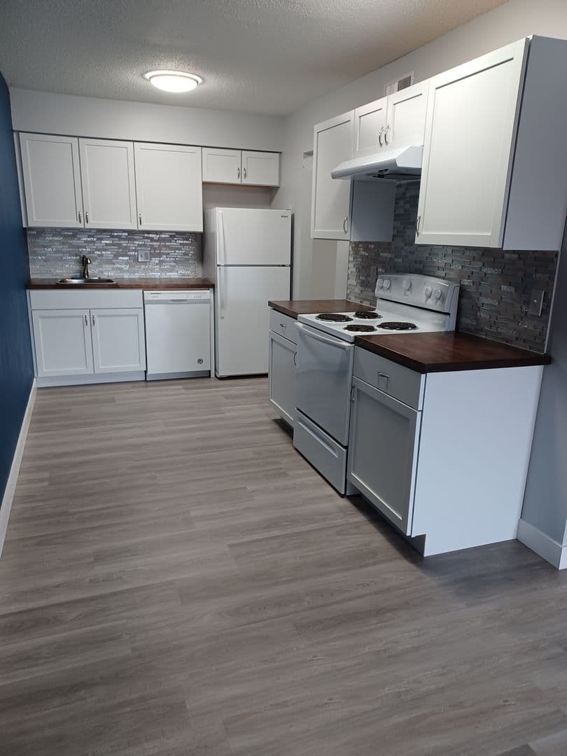 Ankeny Apartment: 1713 NW Pine Road