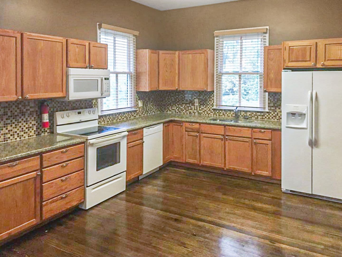 Atlanta House: 728 Queen St