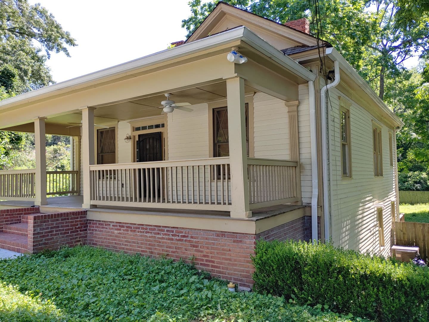 Atlanta House: 728 Queen St