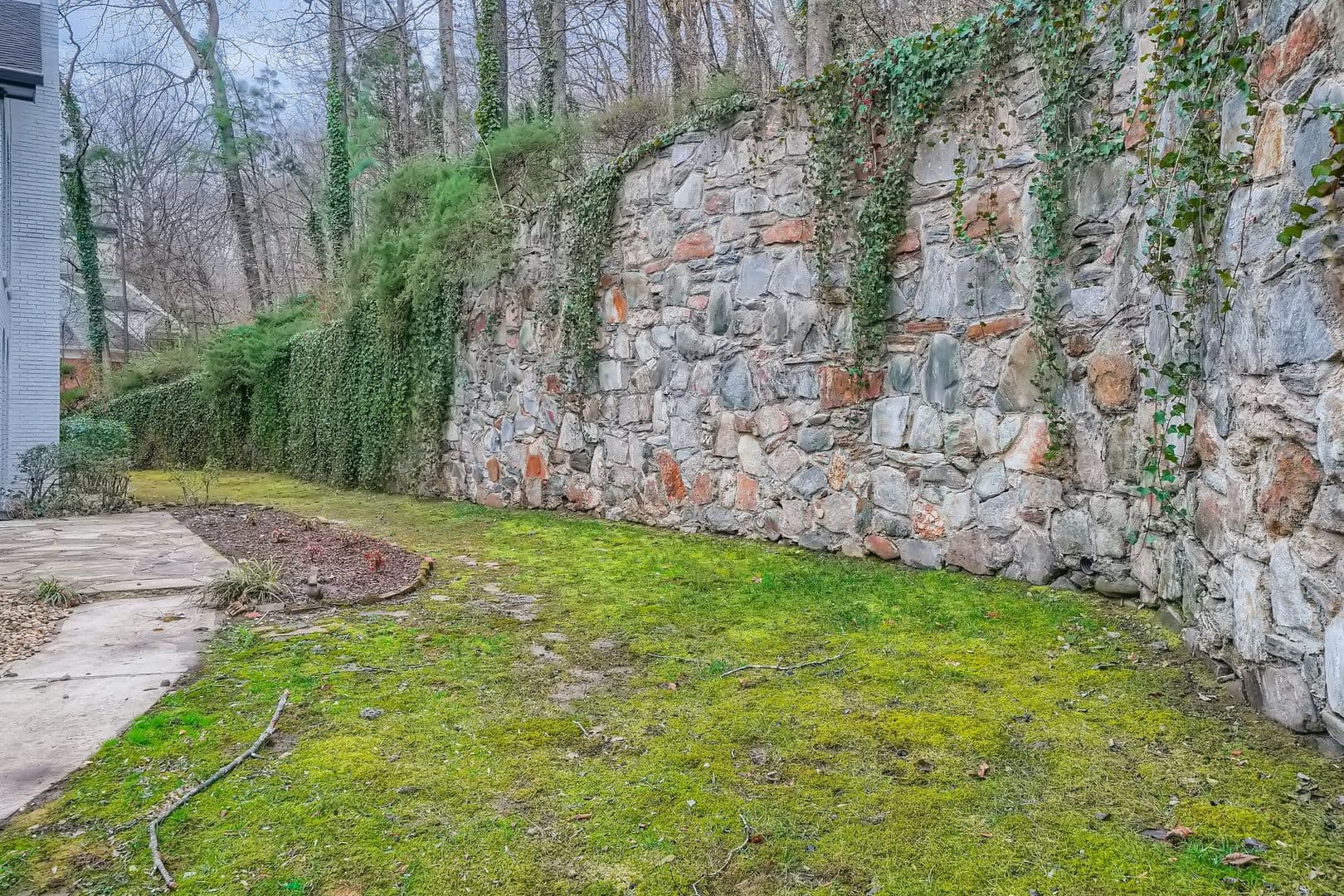 Atlanta House: 425 Ferry Lndg