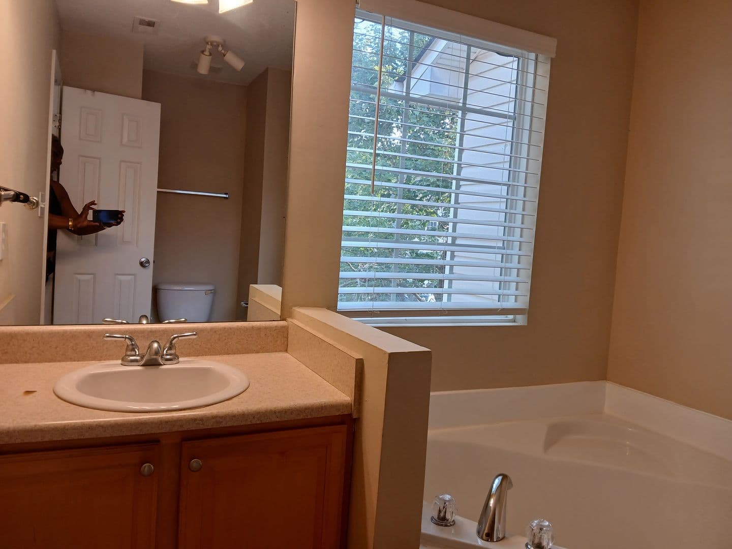 Hampton House: 1742 Fielding Way
