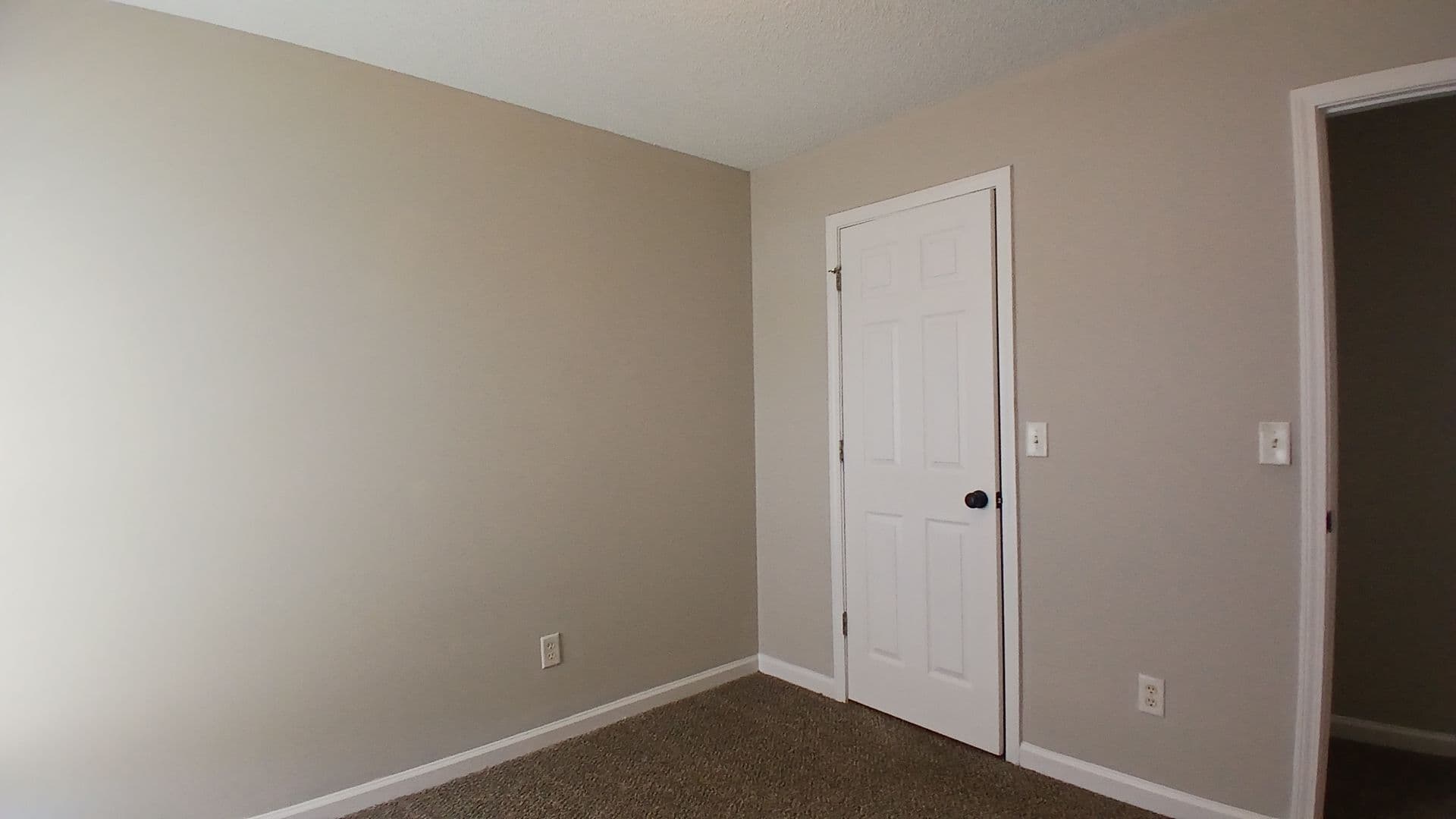 Union City House: 7900 Four Oaks Court