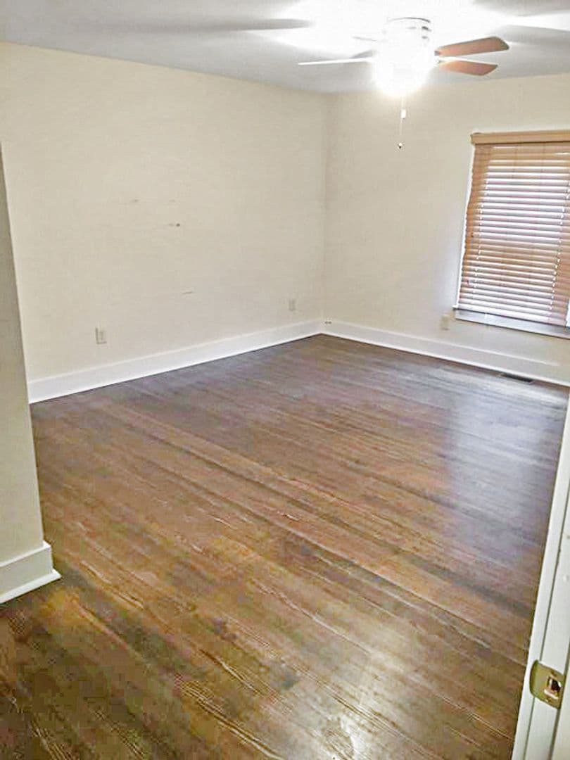 Atlanta House: 728 Queen St