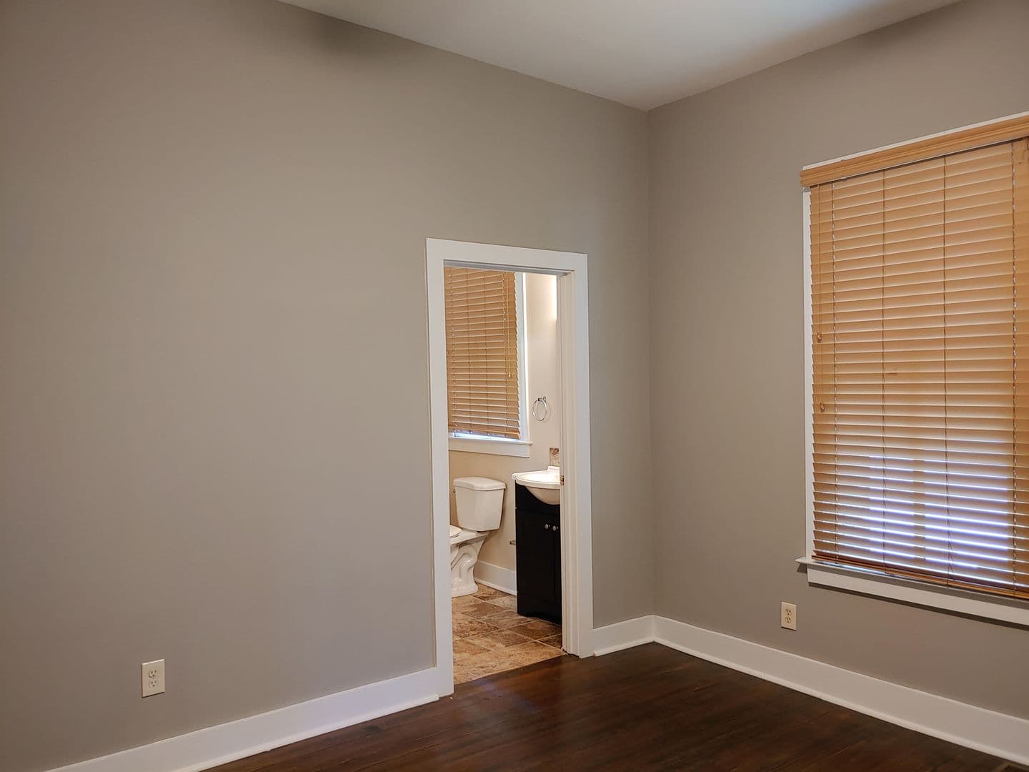Atlanta House: 728 Queen St