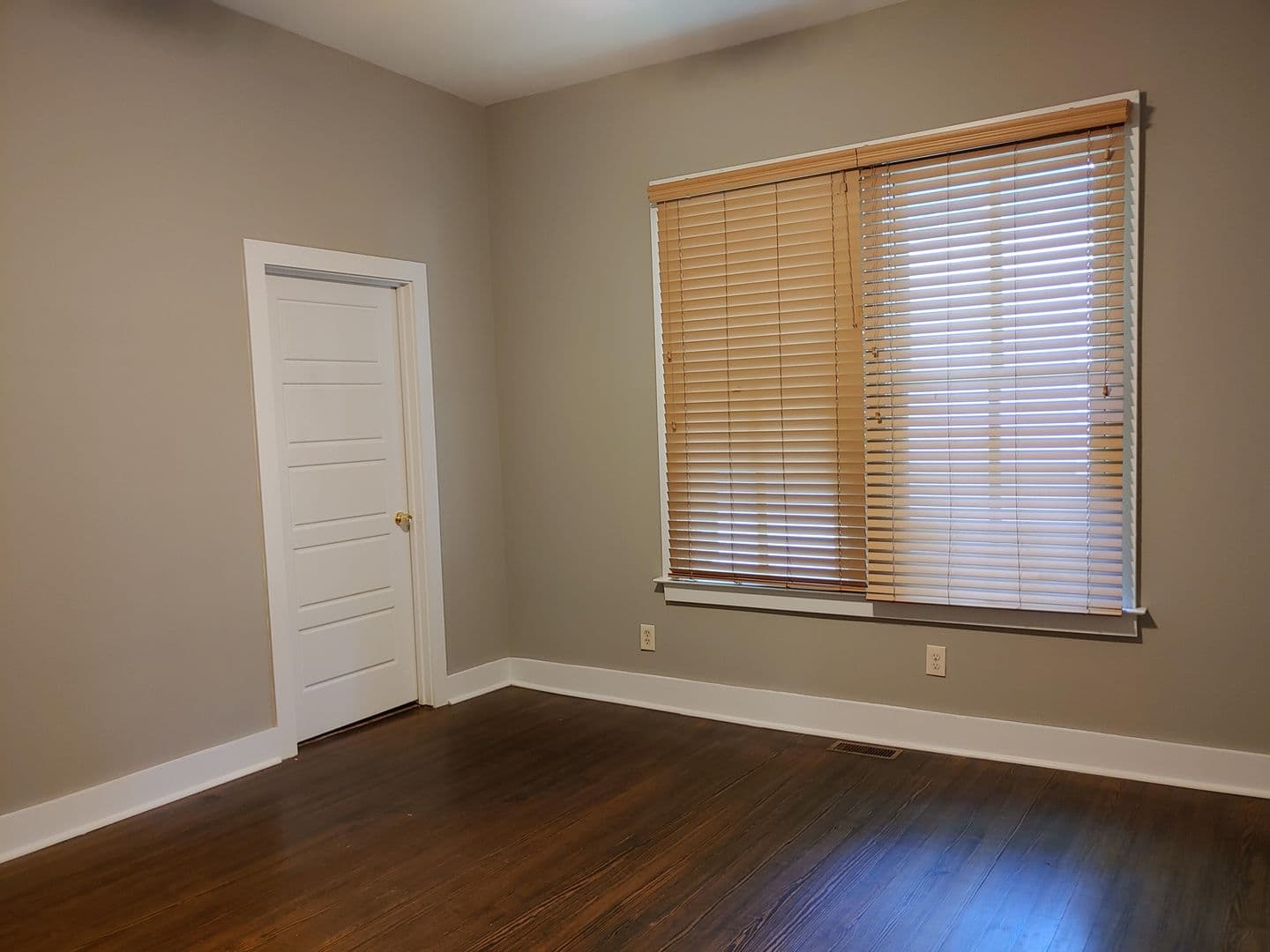 Atlanta House: 728 Queen St