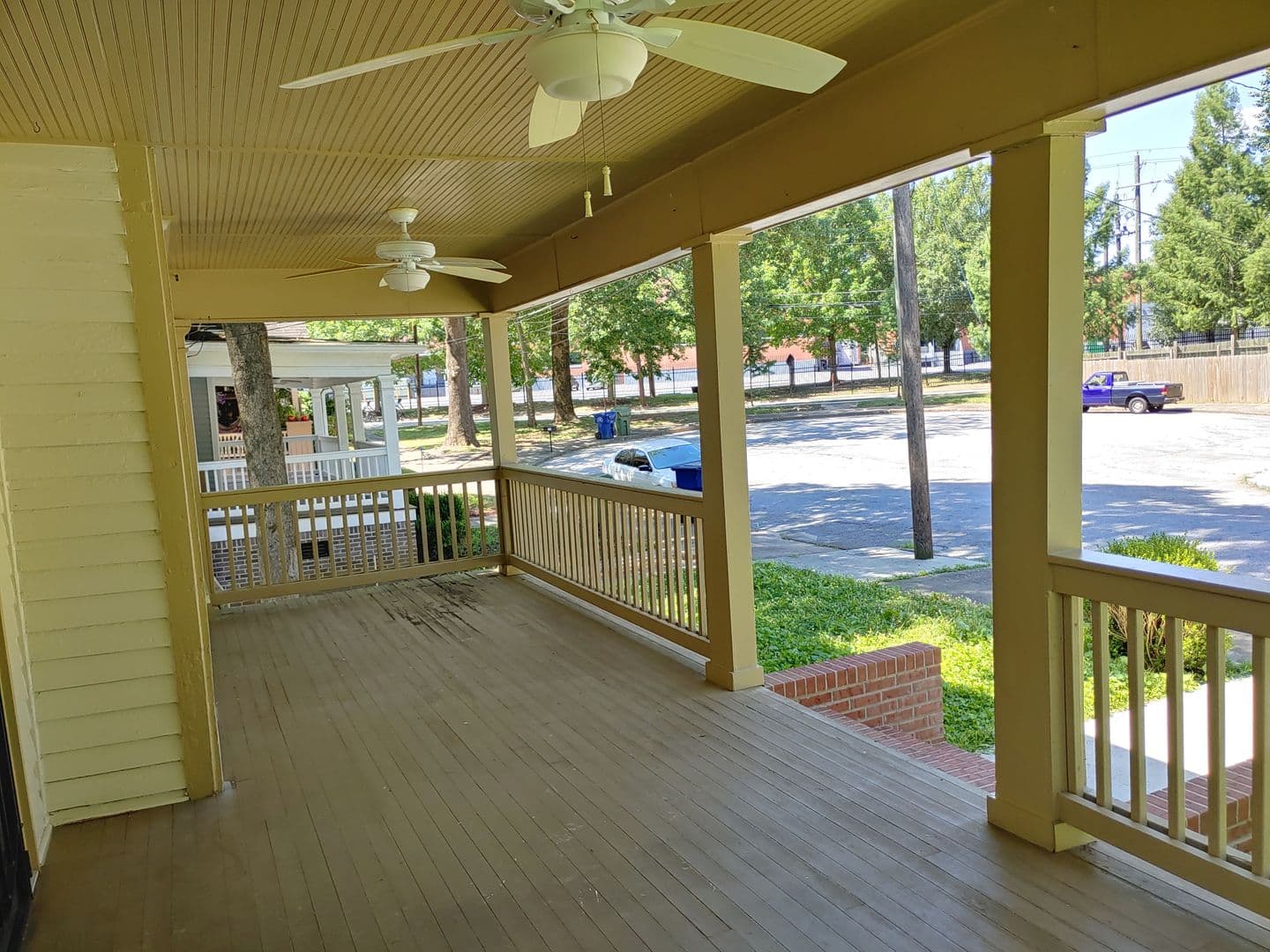 Atlanta House: 728 Queen St