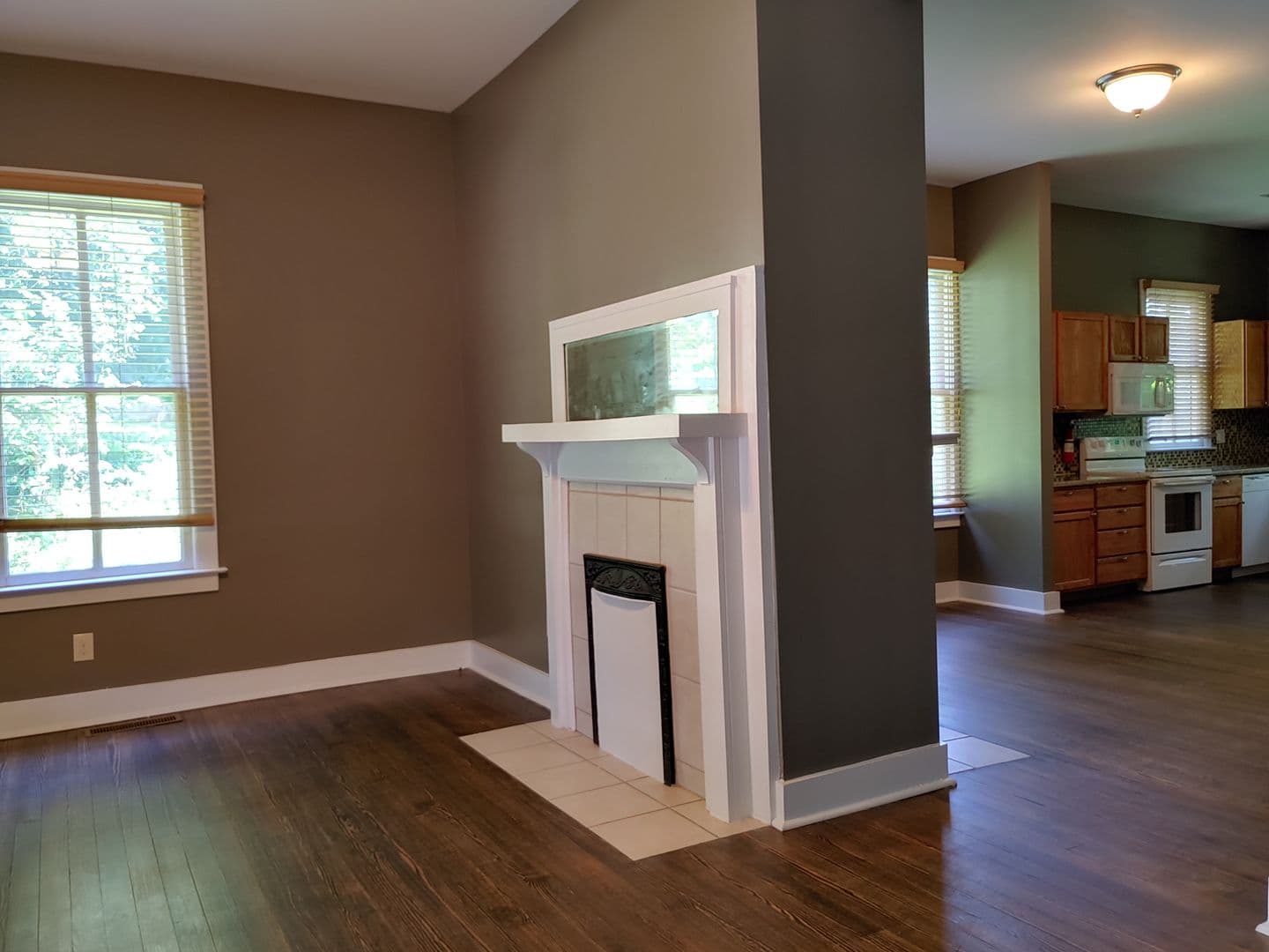Atlanta House: 728 Queen St