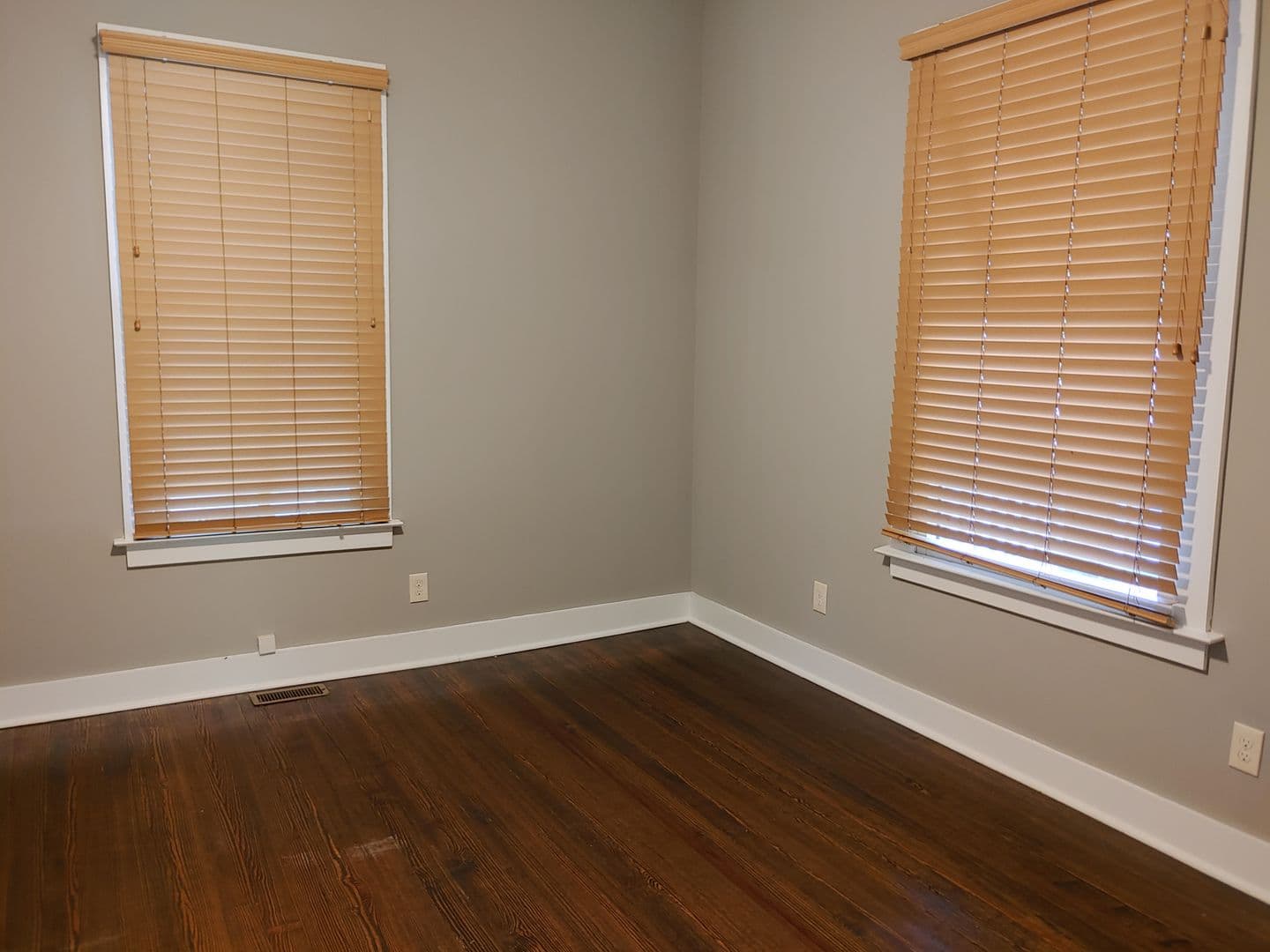 Atlanta House: 728 Queen St