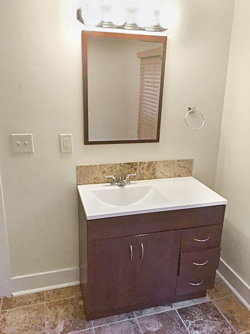 Atlanta House: 728 Queen St