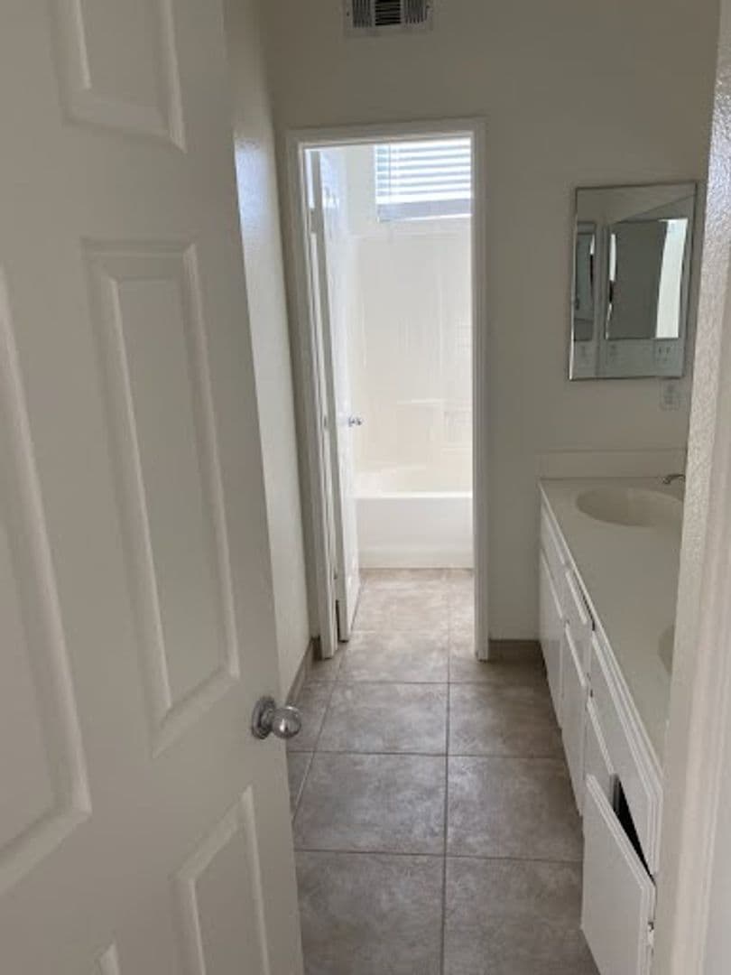 Romoland House: 28395 Red Apple Road