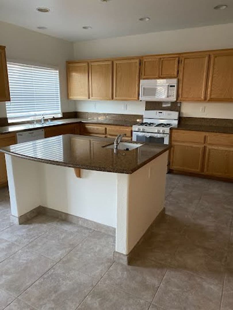 Romoland House: 28395 Red Apple Road