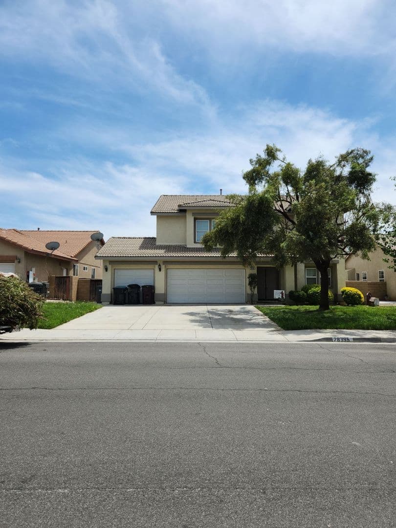 Romoland House: 28395 Red Apple Road