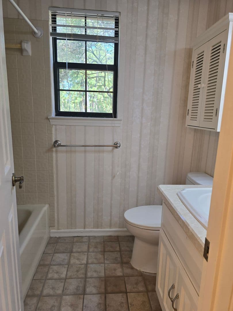Bastrop House: 142 Kamakoa Lane