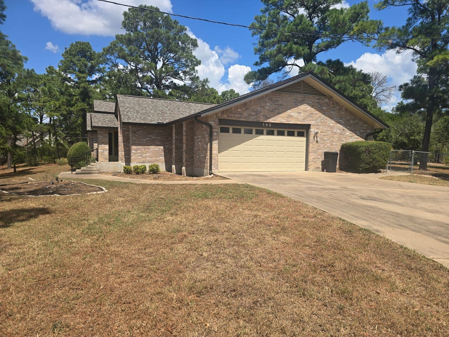 Bastrop House: 142 Kamakoa Lane