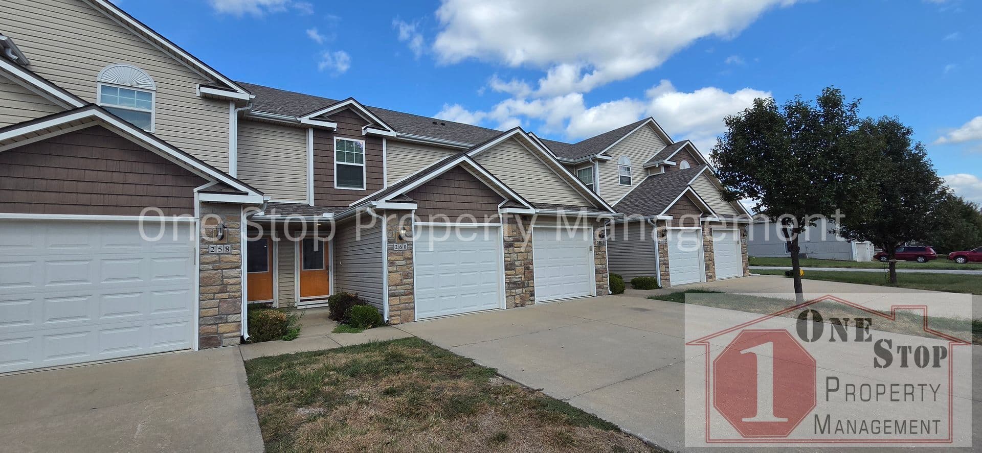 Raymore House: 260 N Point Lane
