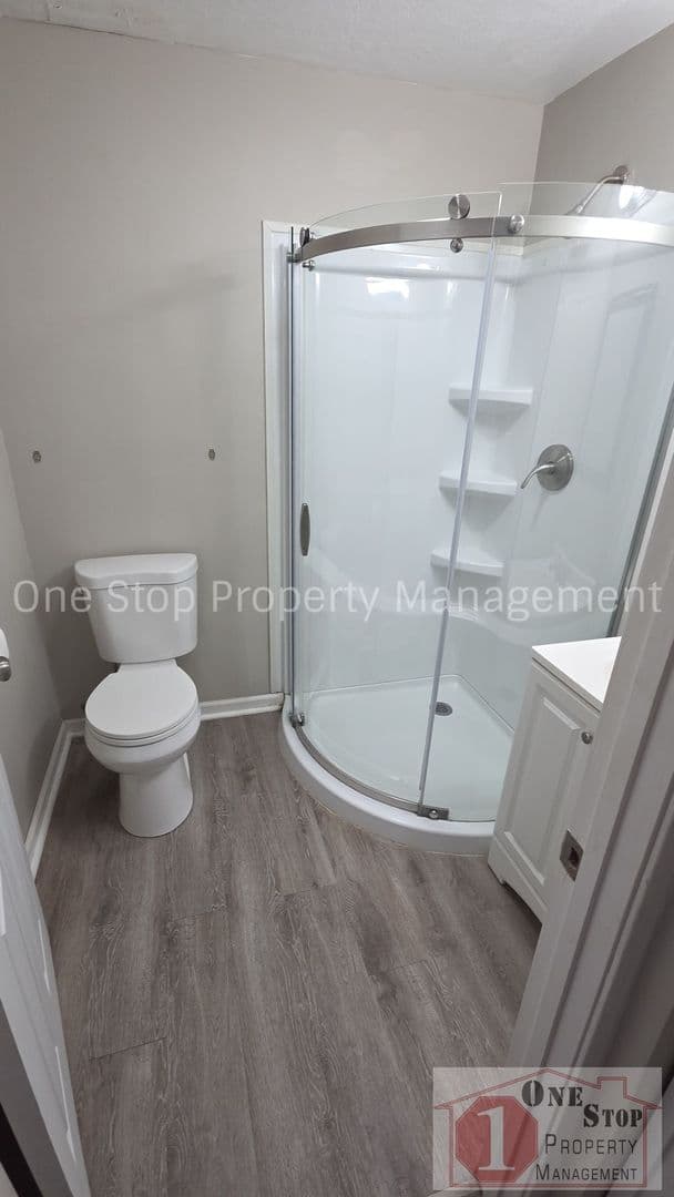 Gladstone House: 404 NE 67th Terrace