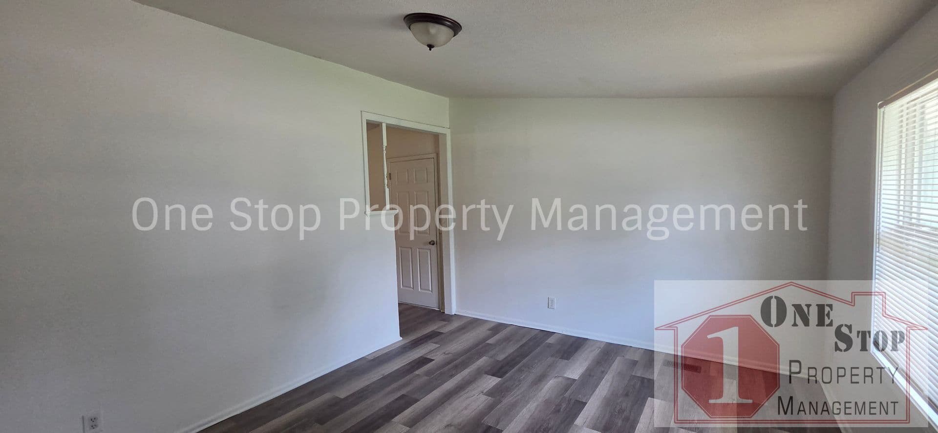 Independence House: 18508 E 5th St N