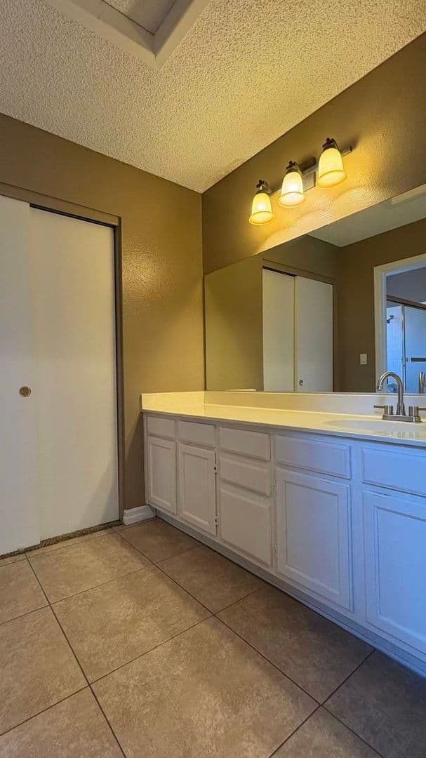 Henderson House: 42 Quiet Desert Lane