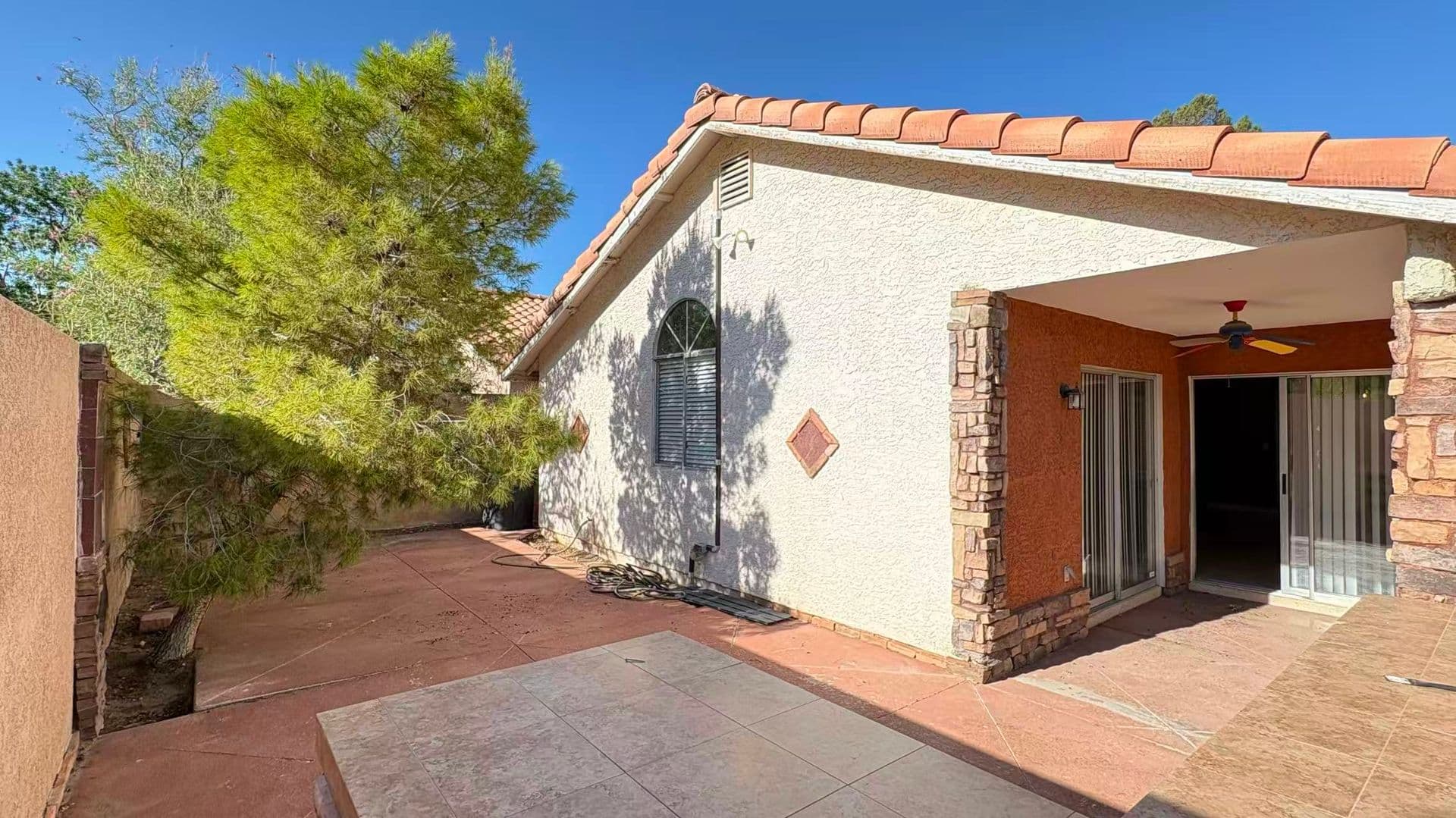 Henderson House: 42 Quiet Desert Lane