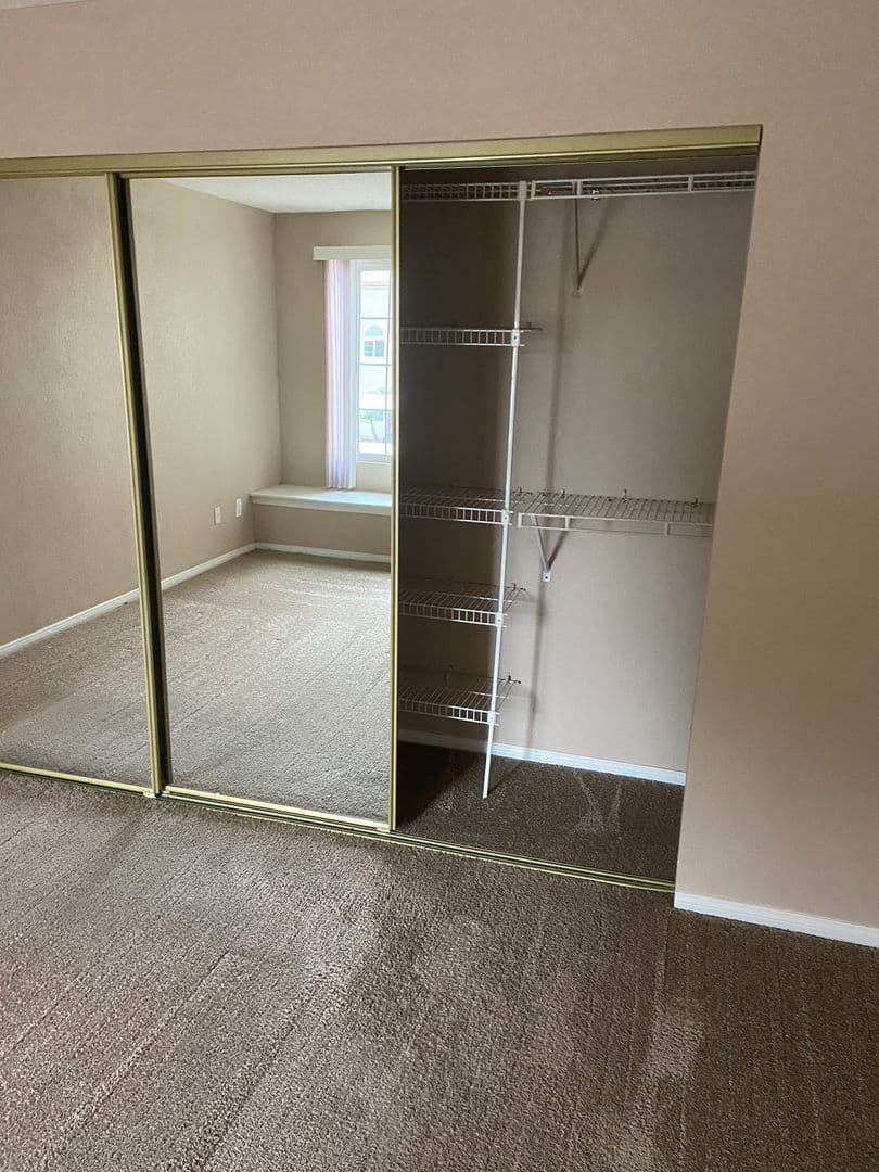 Las Vegas House: 3145 E Flamingo Rd #2044