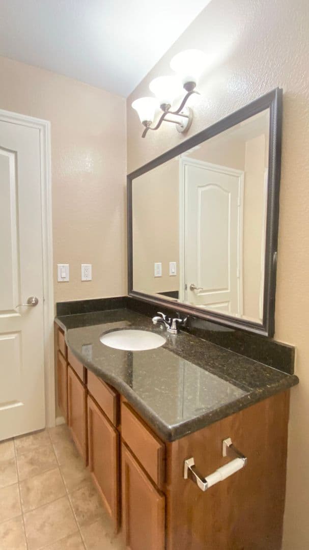 Las Vegas House: 3145 E Flamingo Rd #2044